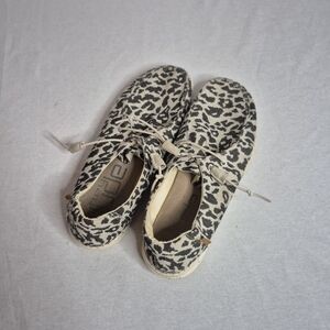Hey Dude Women's 11 Men's 9 Wendy Grey Woven Cheetah Loafers Shoes